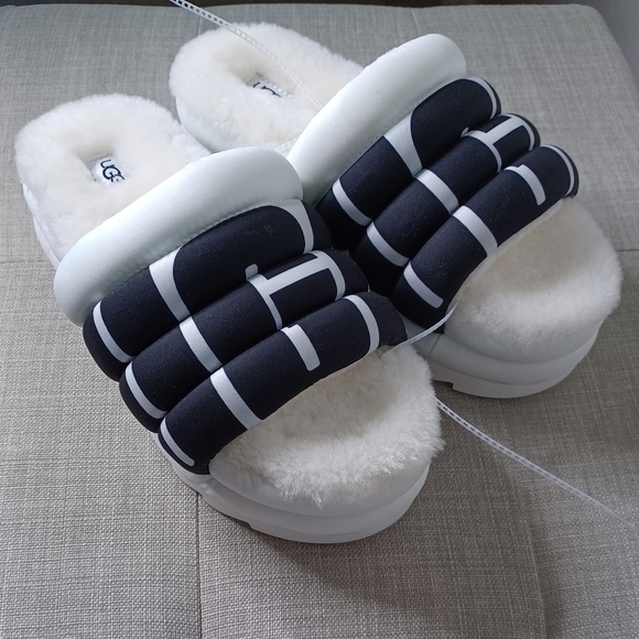 UGG Maxi Slide Logo Women's Slides Slippers White & Black UGG Logo Size 7 New - Picture 7 of 11
